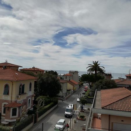 Hotel Giulia Marina di Massa Exterior foto