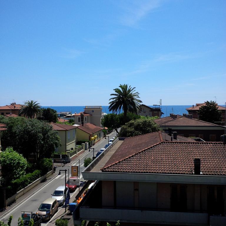 Hotel Giulia Marina di Massa Exterior foto