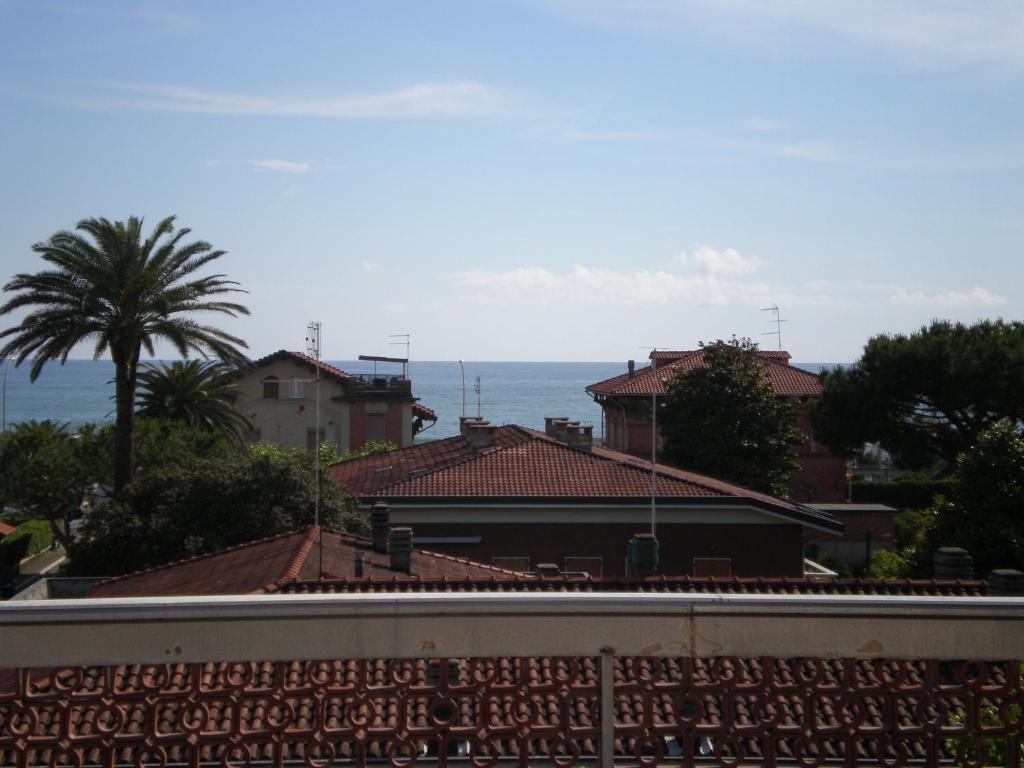 Hotel Giulia Marina di Massa Exterior foto