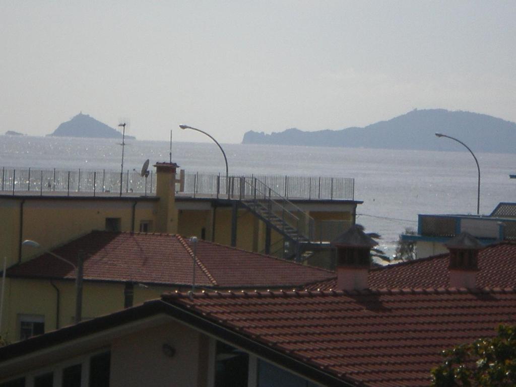Hotel Giulia Marina di Massa Exterior foto