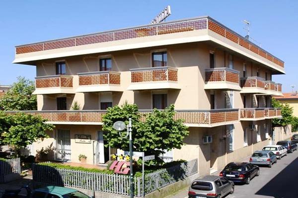 Hotel Giulia Marina di Massa Exterior foto